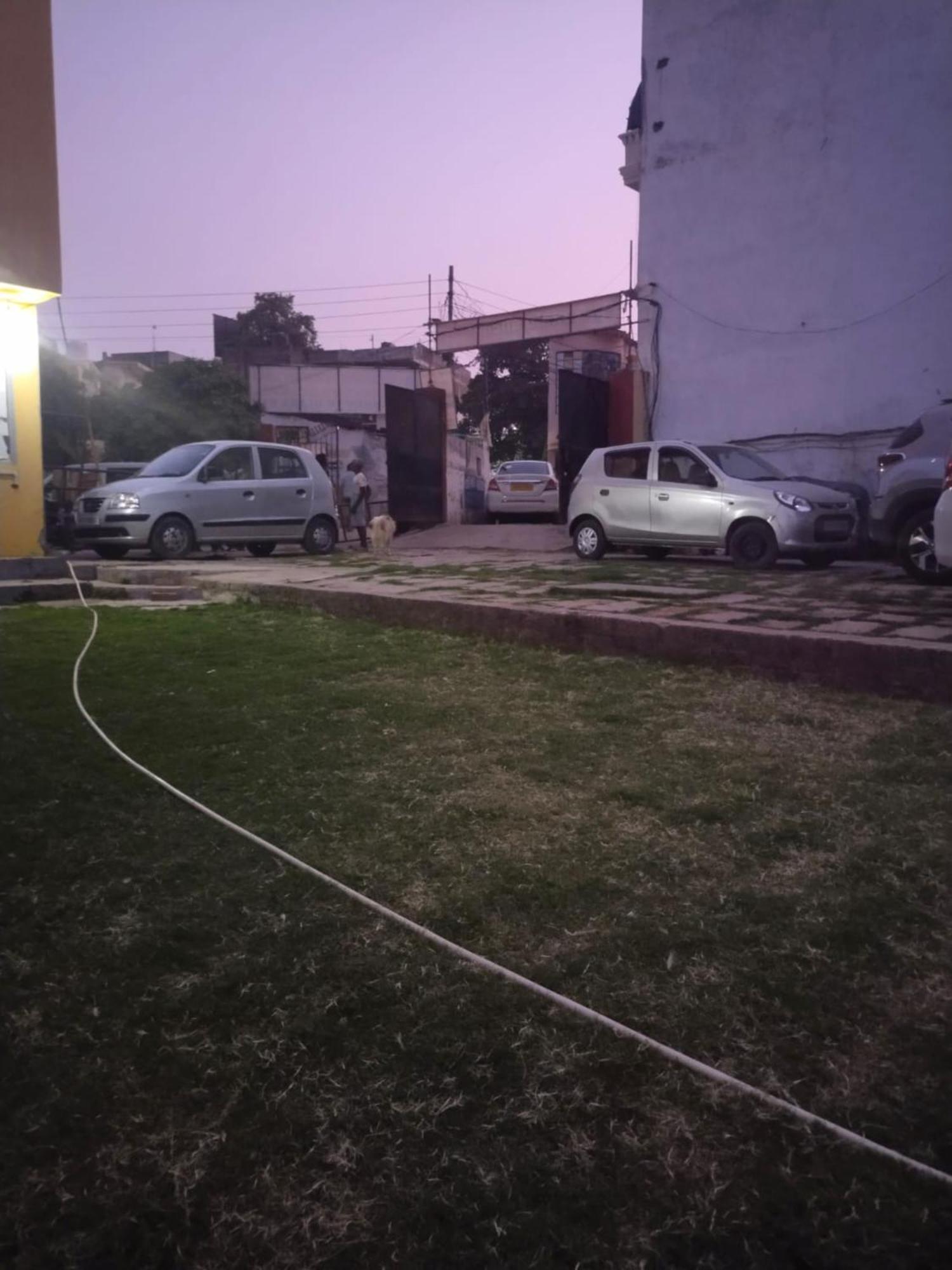 Goroomgo Varanasi Paradise Varanasi - Parking & Restaurant Available - Perfect Location And Comfortable Room Buitenkant foto